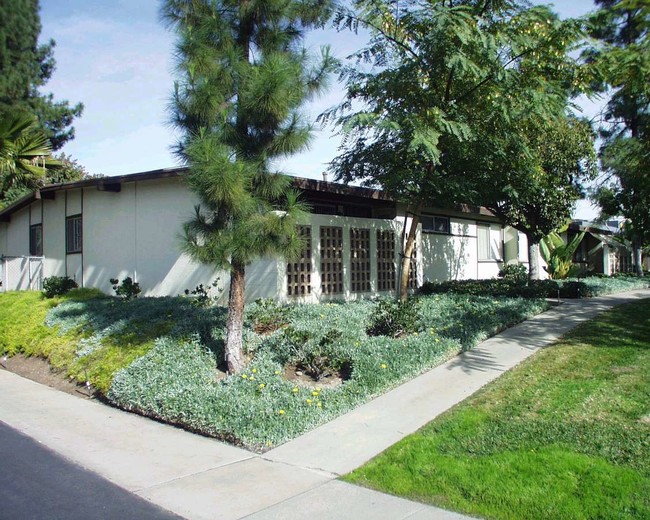 Primary Photo - La Casita Apartments
