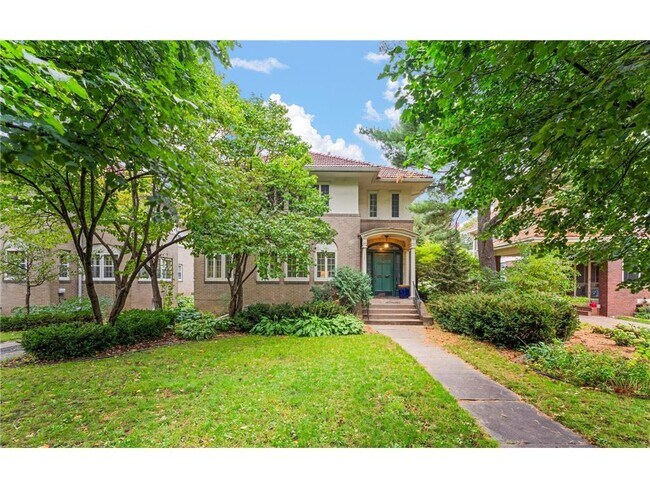 Primary Photo - 1501 Summit Ave