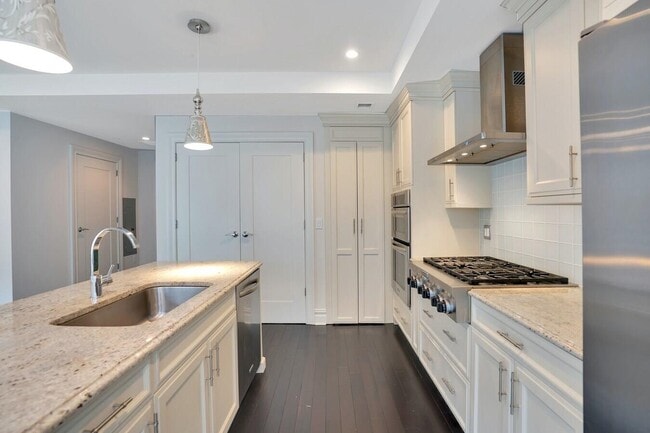 Building Photo - 55 Eton Row