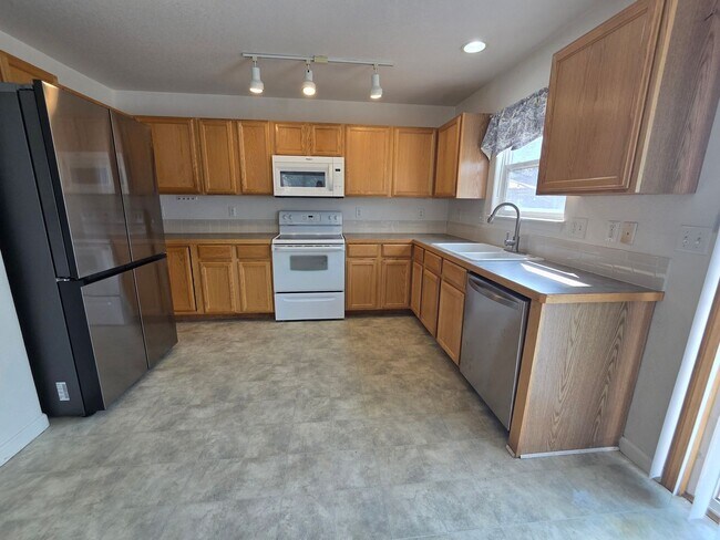 Building Photo - GREAT 3-BDRM, 3-BATH, 2-STORY + BMST. HOME AVAILABLE FOR IMMEDIATE OCCUPANCY IN GRAPEVINE!