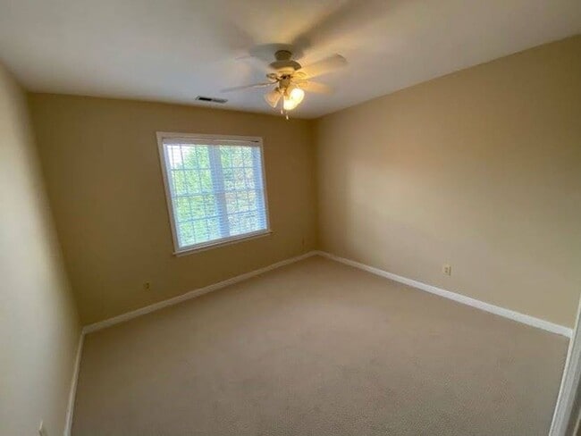 Building Photo - Luxurious 3 Bed, 2.5 Bath Transitional wit...