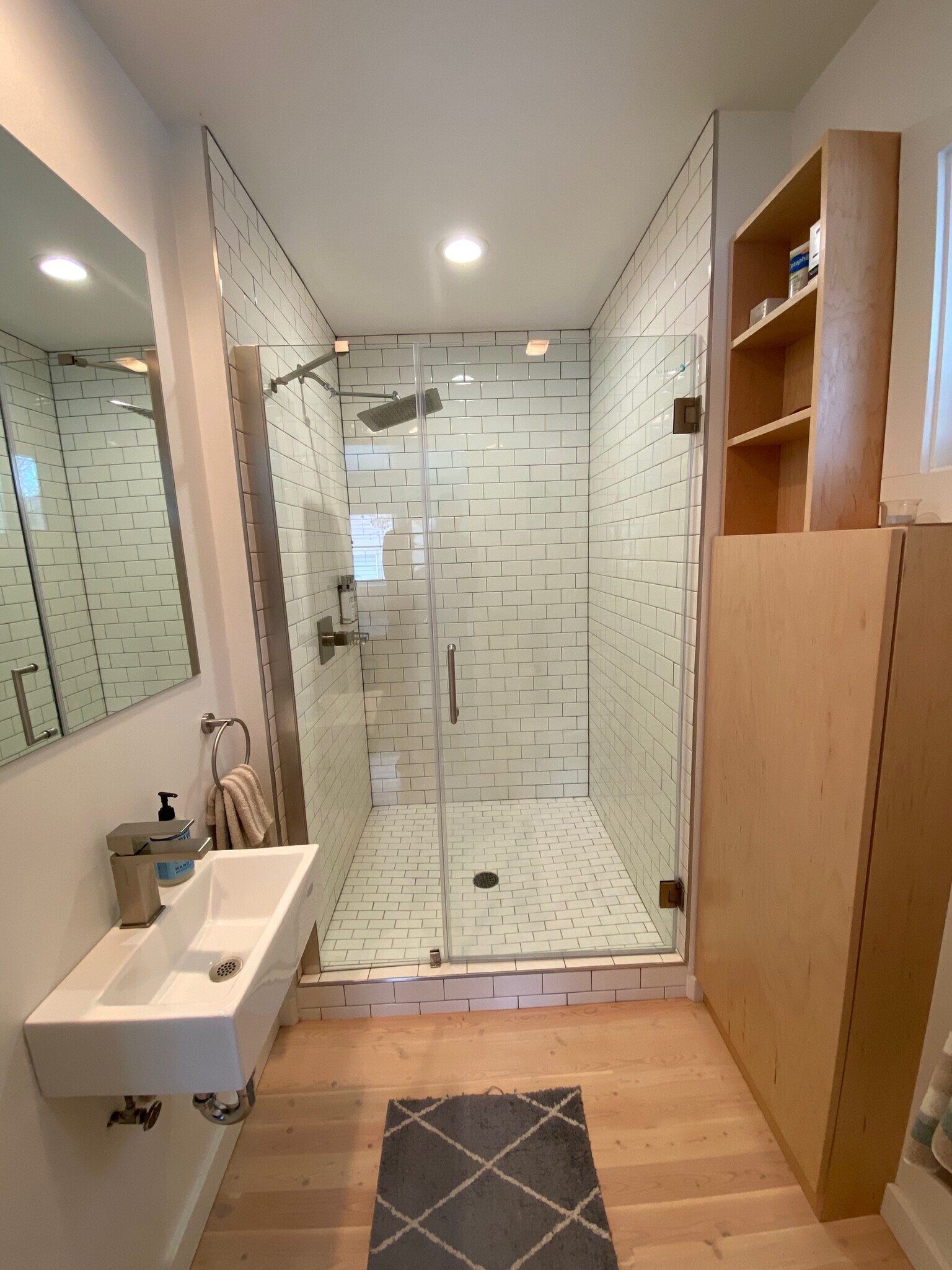 Building Photo - 542 N Black Ave