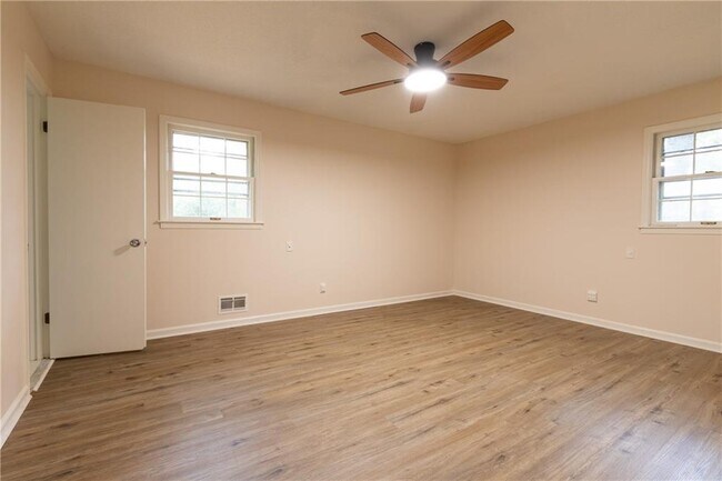 Building Photo - 3908 Bellair Dr