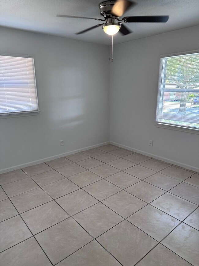 Building Photo - 211 Martisa Rd NW