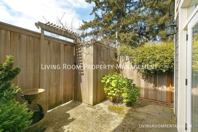 Building Photo - 2635 NE Sumner St