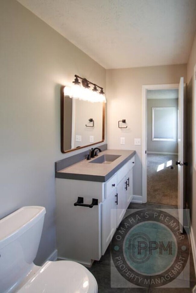 Building Photo - Millard 3 bed 3 bath with Park Access!