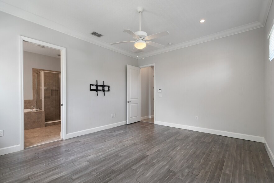 Building Photo - 13787 Benavente Ave