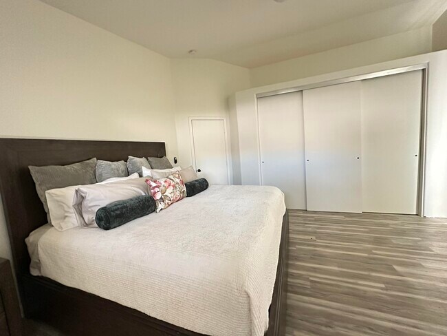 Building Photo - 54445 Avenida Alvarado