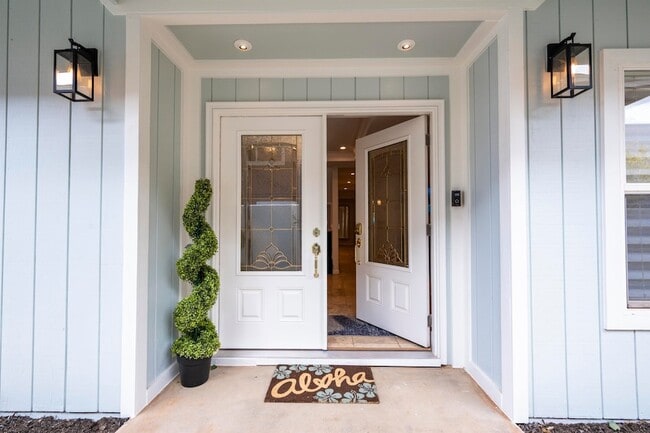 Building Photo - 912 N Niheu Pl