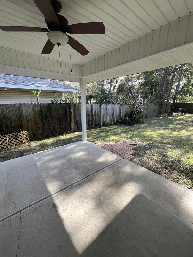 Building Photo - 808 Pine Alley St