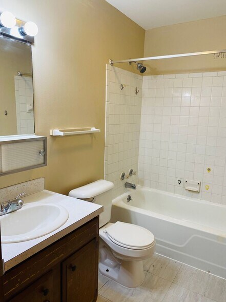 Building Photo - 805 Mitchell Ave