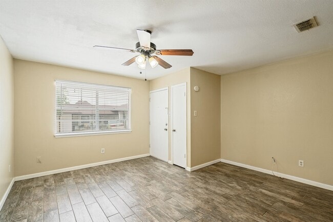 Building Photo - 104 Hackberry Ln