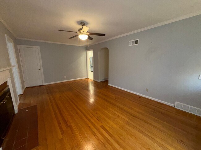 Building Photo - 421 Cannonbury Dr