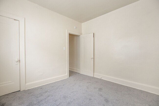 Building Photo - 3331 E 140th St