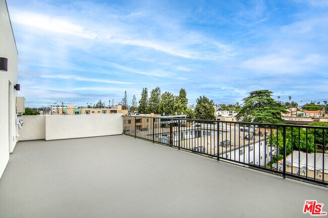 Building Photo - 14333 Sylvan St