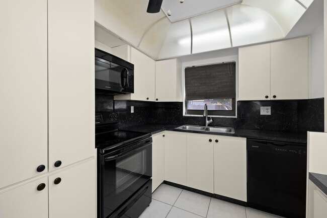 Building Photo - 7734 Balboa St