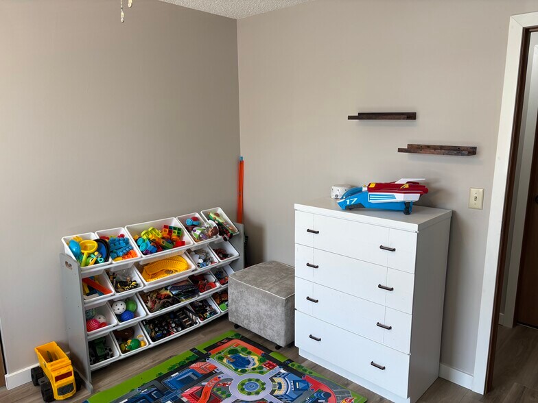 Building Photo - 2360 Wapakoneta Ave