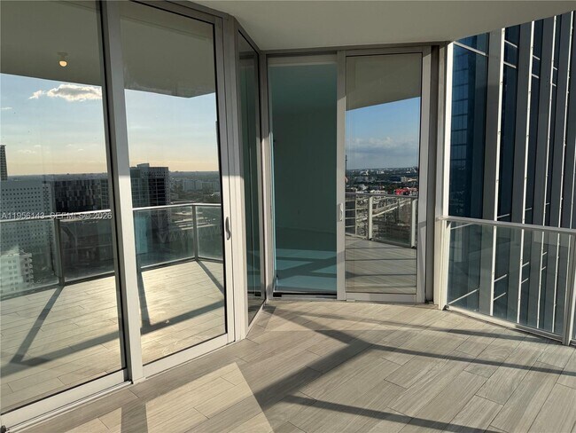 Building Photo - 851 NE 1st Ave