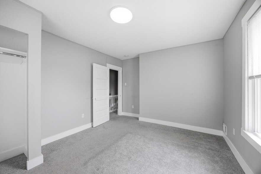 Building Photo - 827 Hinnerman St