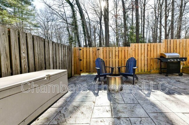 Building Photo - 2318 Glade Bank Way