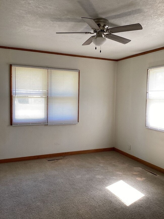 Building Photo - COMING SOON: CUTE 3 BEDROOM / 1 BATHROOM HOUSE IN LAMAR MO!! WITH CAR GARAGE!