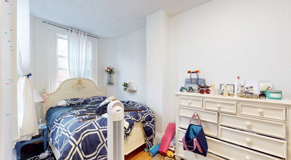 Building Photo - 482 Beacon St