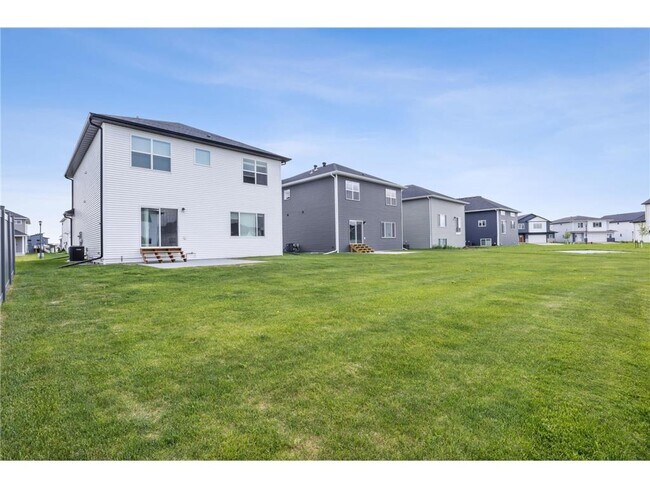 Building Photo - 5476 Lori Ln W