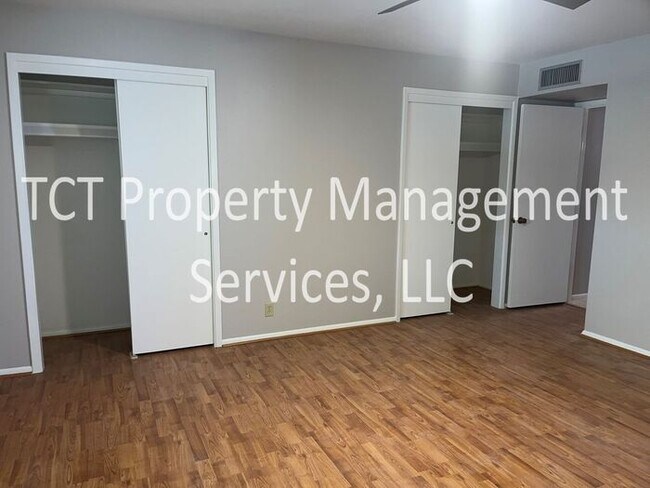 Building Photo - 55+ Community! 2 Bedroom Home