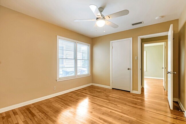 Building Photo - 1402 Cullen Ave