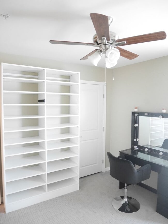 Building Photo - Modern 5-Bedroom Home in Easton – Offered Furnished or Unfurnished