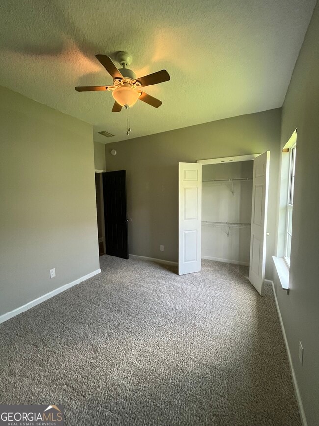 Building Photo - 213 Royal Palms Ave