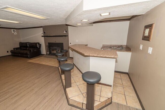 Building Photo - Prairie Lane Estates 3 bedroom ranch with spacious rooms and amenities beyond your imagination