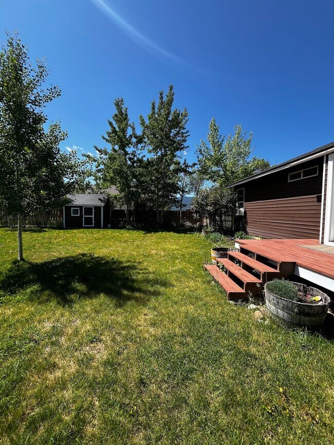 Building Photo - Furnished 3-Bedroom Home in Quiet Victor N...