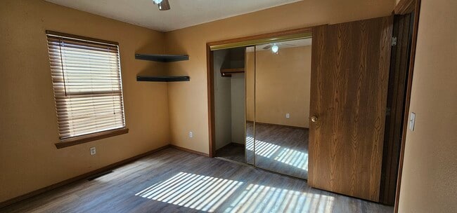 Building Photo - 8660 Brookside Cir