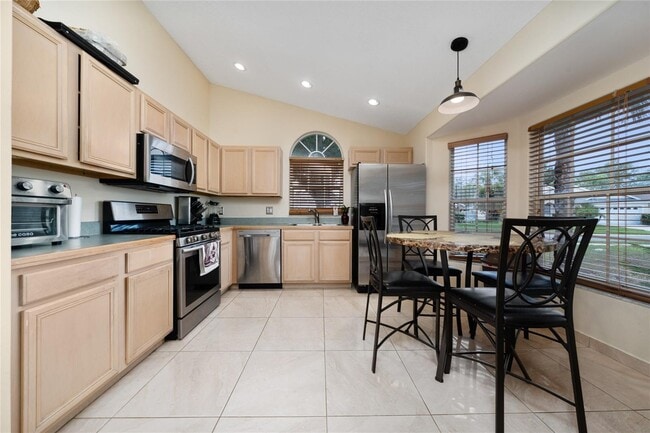 Building Photo - 1610 Oak Hill Trail