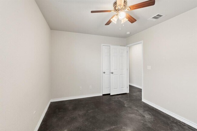 Building Photo - 917 Ramblewood St