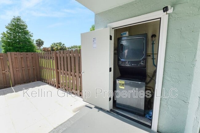 Building Photo - 2862 Somerset Park Dr