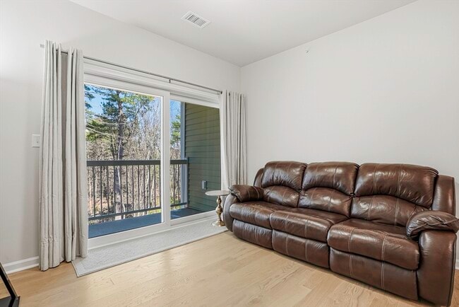 Building Photo - 4 Winslow Ln