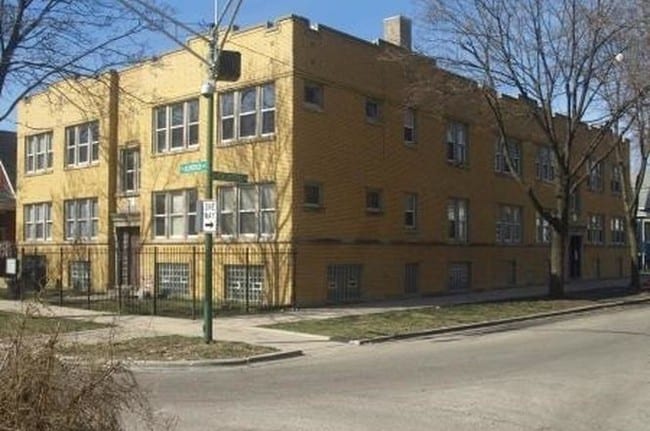 Primary Photo - 2054 N Kilpatrick Ave