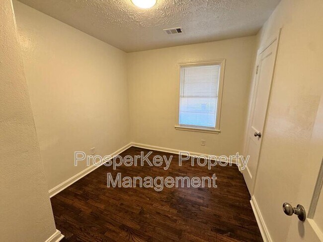 Building Photo - 1480 Brewer Ave