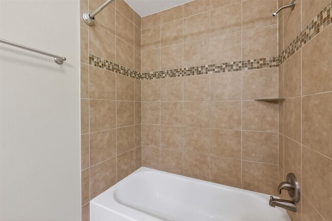 Building Photo - 22022 Kenlake Dr