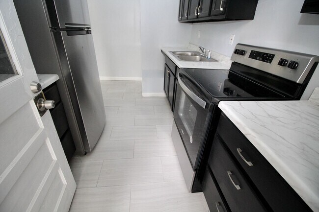 Building Photo - Exclusively Offered by Muse Realty Rentals...