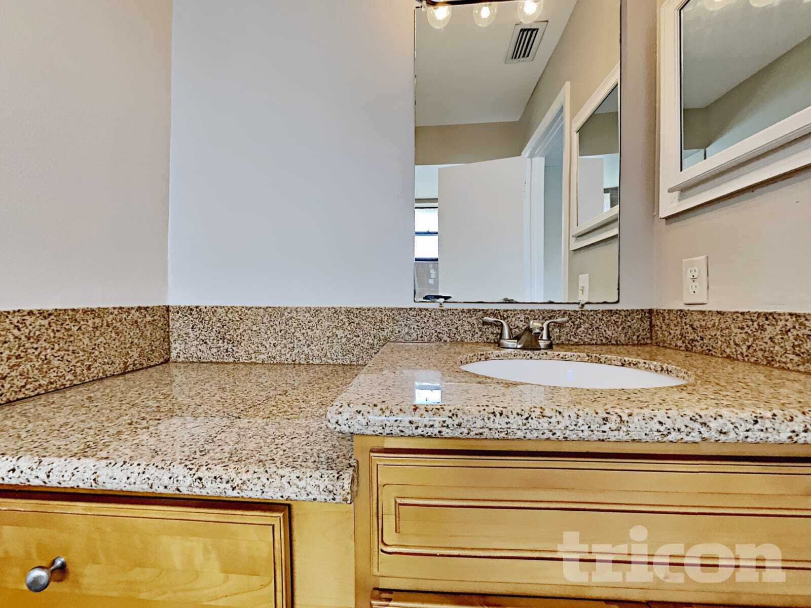 Building Photo - 5008 Dollarway Ct