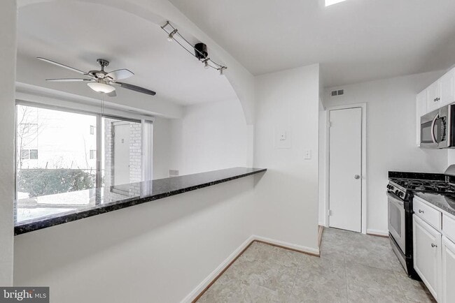 Building Photo - 12307 Braxfield Ct