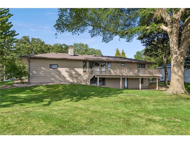 Building Photo - 1303 Crystal Lake Rd E