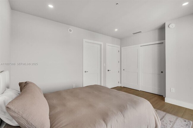 Building Photo - 92 SW 3rd St