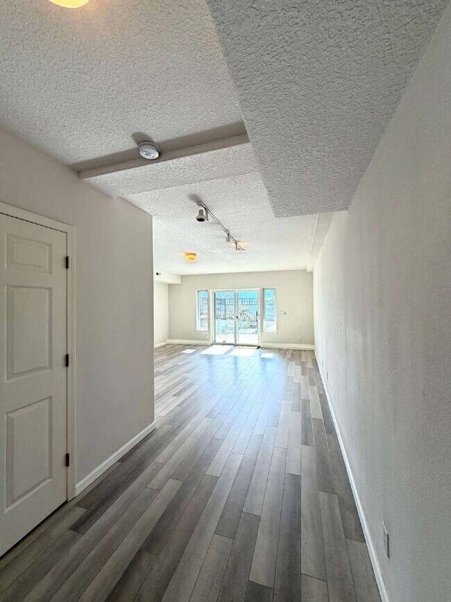 Building Photo - St. Johns 2-bedroom Condo