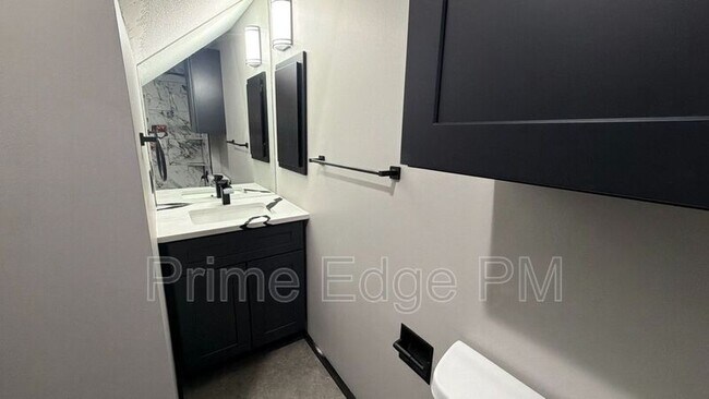 Building Photo - 1821 Ridgehaven Ct