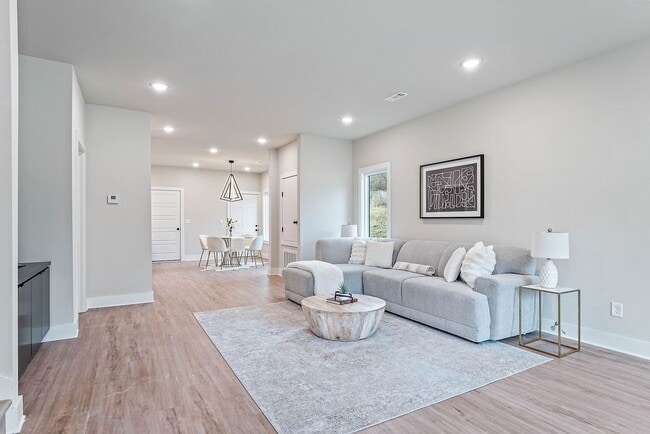 Building Photo - 491 S Happy Hollow Rd