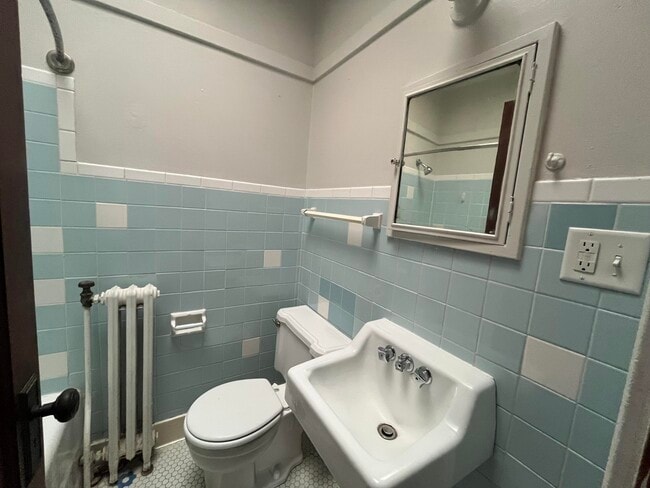 Building Photo - 5219 S Lake Dr